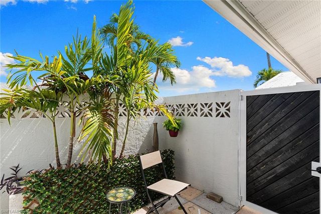 699 99th AVE N, Naples, FL 34108