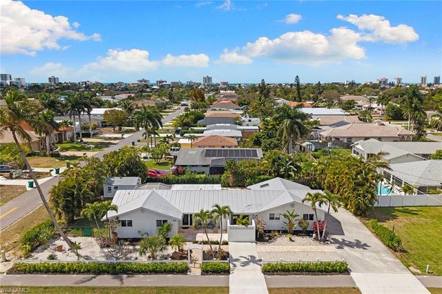 699 99th AVE N, Naples, FL 34108