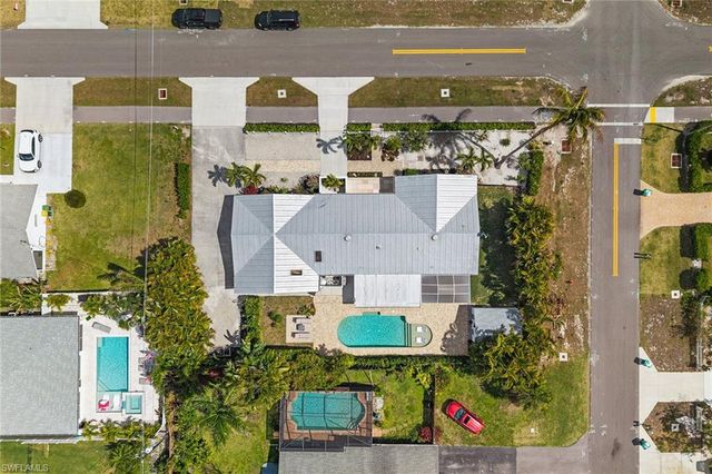 699 99th AVE N, Naples, FL 34108