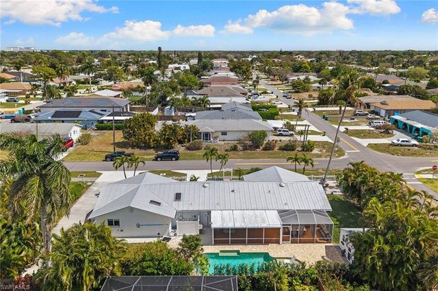 699 99th AVE N, Naples, FL 34108