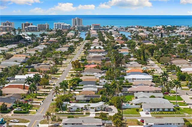 699 99th AVE N, Naples, FL 34108