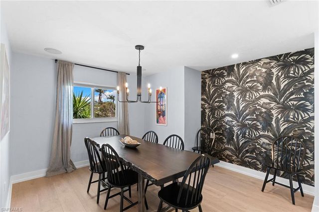 699 99th AVE N, Naples, FL 34108