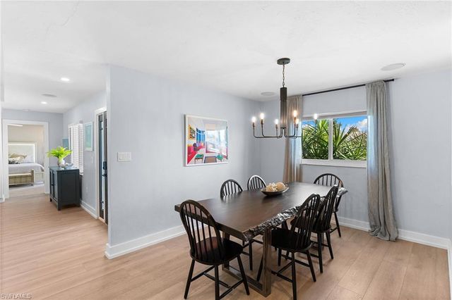 699 99th AVE N, Naples, FL 34108