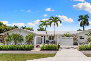 699 99th AVE N, Naples, FL 34108