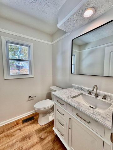 7907 Sarahurst Drive, Dublin, OH 43016