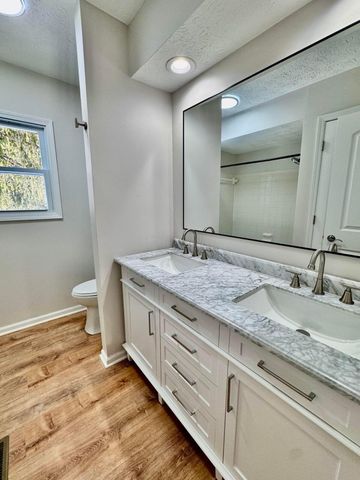 7907 Sarahurst Drive, Dublin, OH 43016