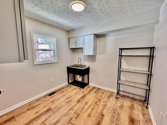 7907 Sarahurst Drive, Dublin, OH 43016