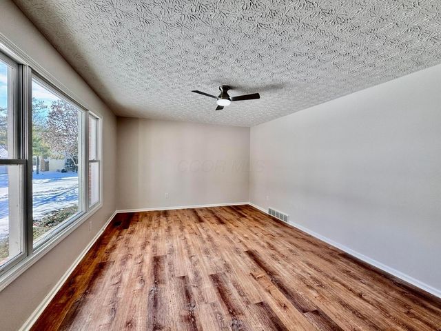 7907 Sarahurst Drive, Dublin, OH 43016