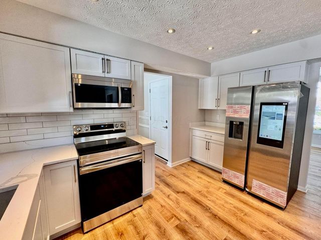 7907 Sarahurst Drive, Dublin, OH 43016