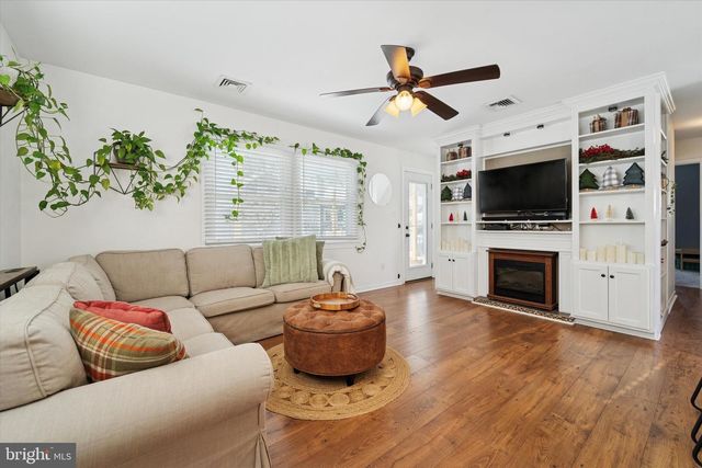 613 SPRINGFIELD AVE, Folsom, PA 19033