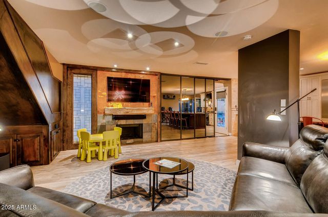 6521 E BEVERLY Lane, Scottsdale, AZ 85254