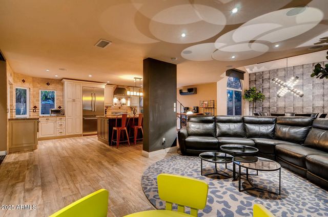 6521 E BEVERLY Lane, Scottsdale, AZ 85254