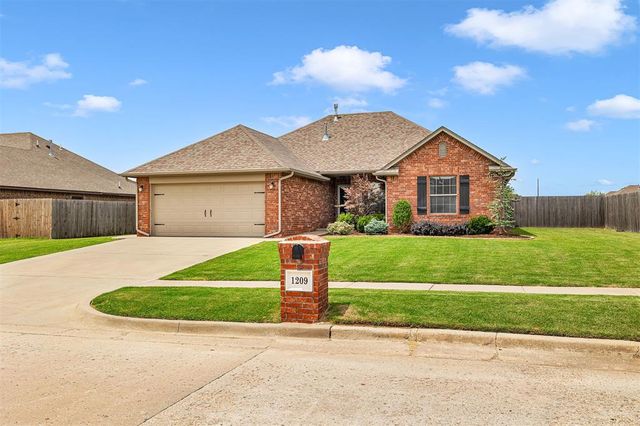 1209 Penn Lane, Moore, OK 73160