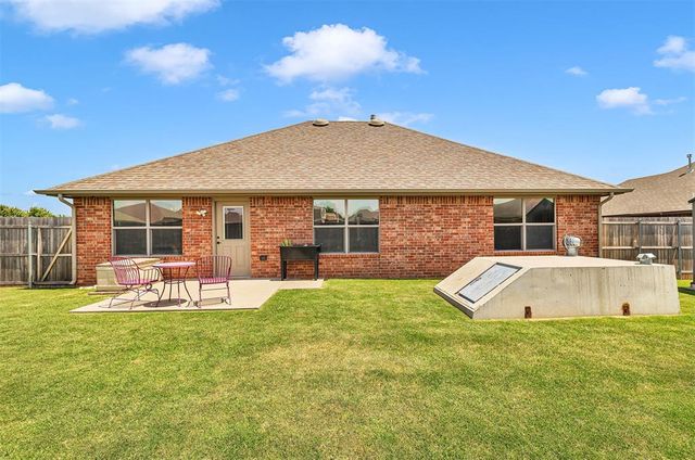 1209 Penn Lane, Moore, OK 73160
