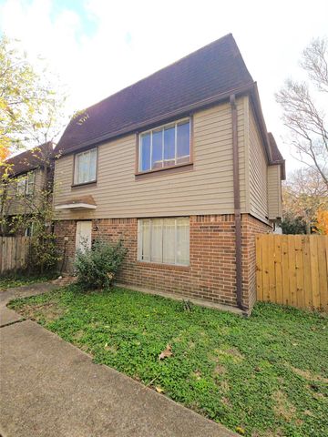 8379 La Roche Lane, Houston, TX 77036