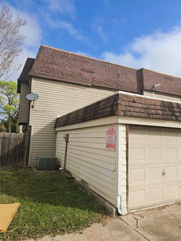 8379 La Roche Lane, Houston, TX 77036