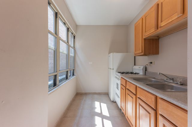 5511 N Kenmore Avenue 204, Chicago, IL 60640