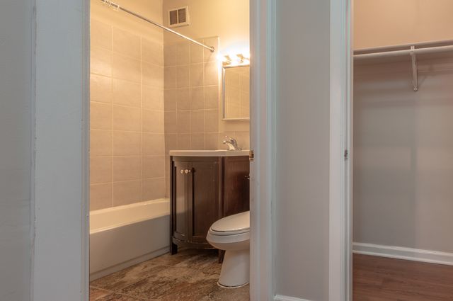 5511 N Kenmore Avenue 204, Chicago, IL 60640