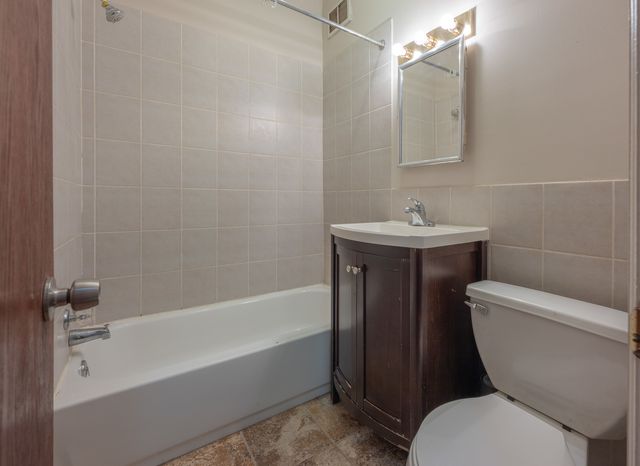 5511 N Kenmore Avenue 204, Chicago, IL 60640