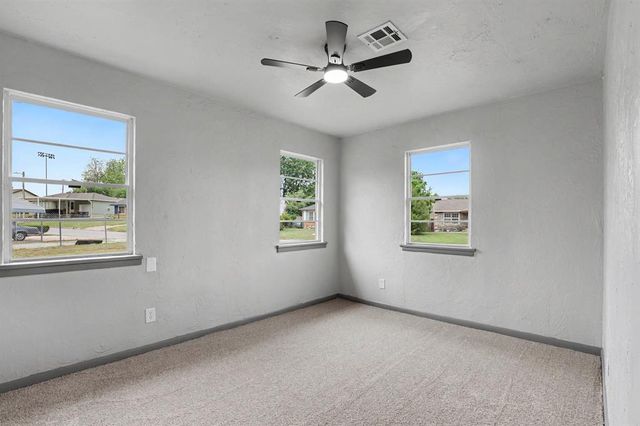 2512 S Glenn Avenue, Del City, OK 73115