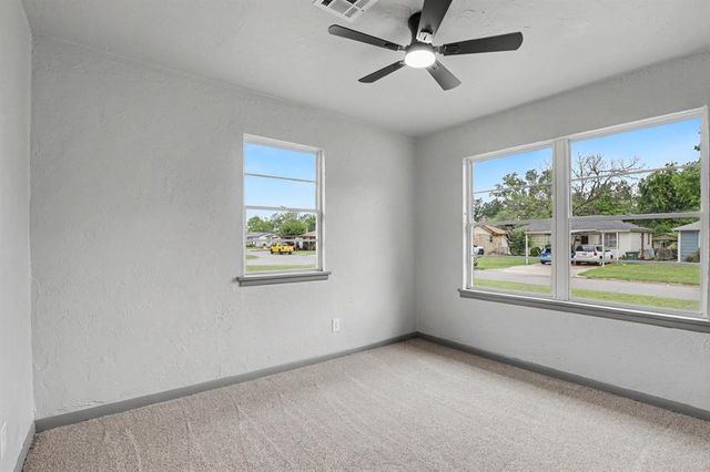 2512 S Glenn Avenue, Del City, OK 73115