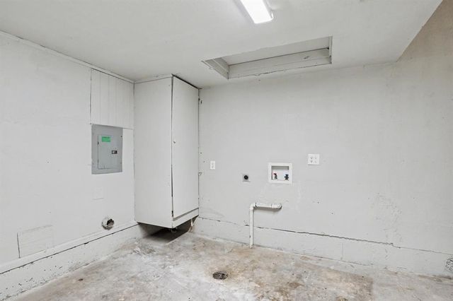 2512 S Glenn Avenue, Del City, OK 73115