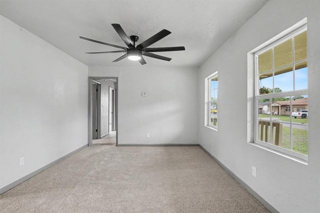 2512 S Glenn Avenue, Del City, OK 73115