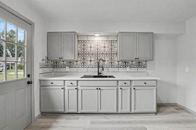 2512 S Glenn Avenue, Del City, OK 73115