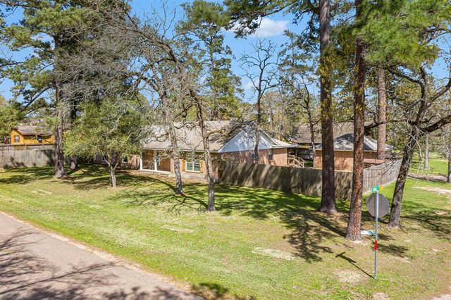 19331 E Lakeshore Drive Drive, Magnolia, TX 77355