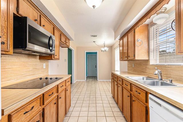 19331 E Lakeshore Drive Drive, Magnolia, TX 77355