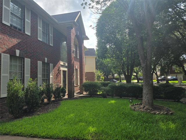 215 Birch Hill Drive, Sugar Land, TX 77479