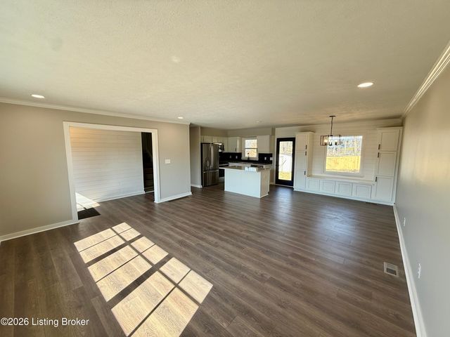 9801 Gateway Dr, Jeffersontown, KY 40299
