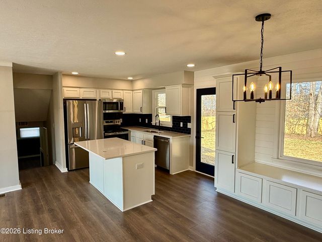 9801 Gateway Dr, Jeffersontown, KY 40299