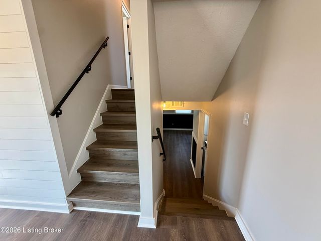 9801 Gateway Dr, Jeffersontown, KY 40299