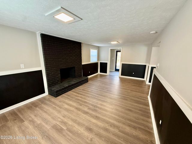 9801 Gateway Dr, Jeffersontown, KY 40299