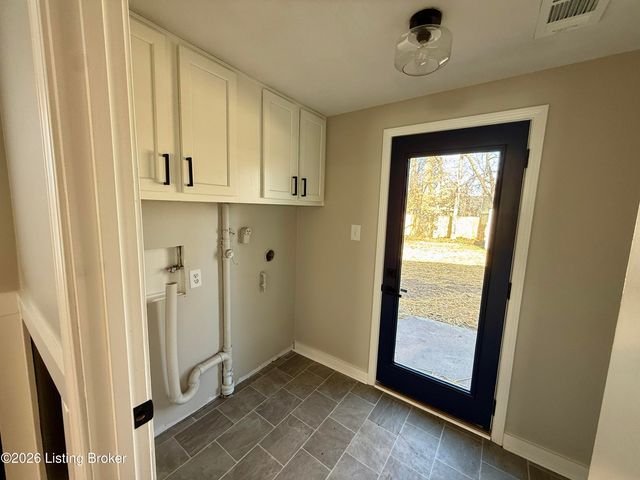 9801 Gateway Dr, Jeffersontown, KY 40299