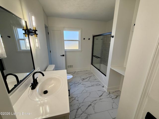 9801 Gateway Dr, Jeffersontown, KY 40299