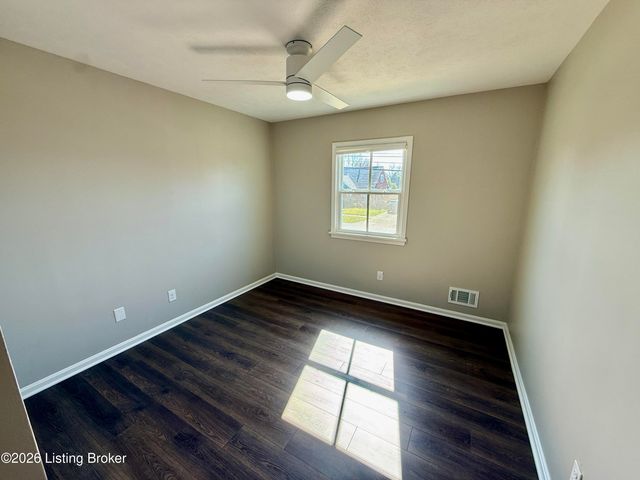 9801 Gateway Dr, Jeffersontown, KY 40299
