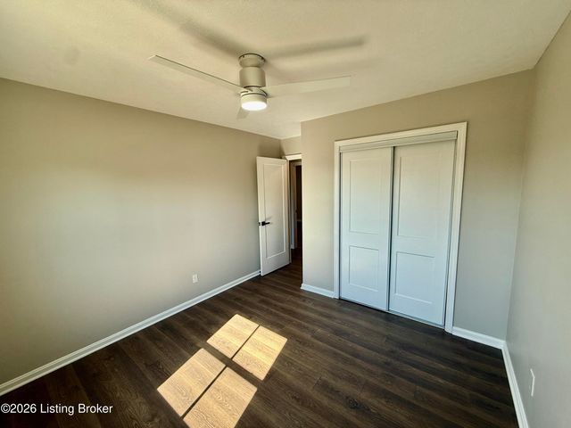 9801 Gateway Dr, Jeffersontown, KY 40299
