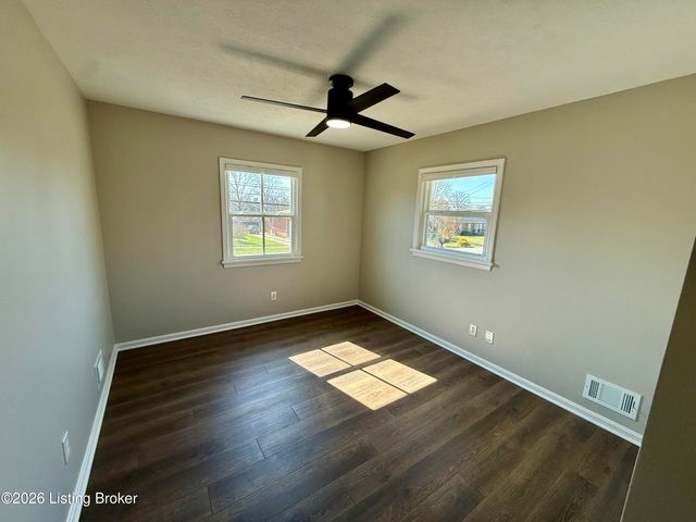 9801 Gateway Dr, Jeffersontown, KY 40299