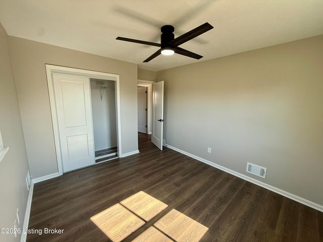 9801 Gateway Dr, Jeffersontown, KY 40299