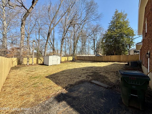 9801 Gateway Dr, Jeffersontown, KY 40299