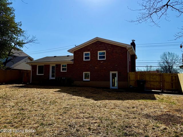 9801 Gateway Dr, Jeffersontown, KY 40299