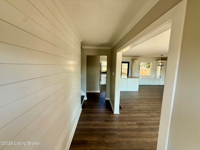 9801 Gateway Dr, Jeffersontown, KY 40299