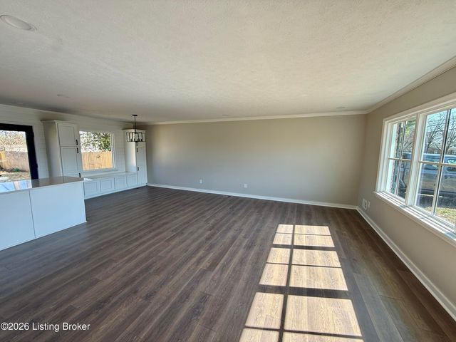 9801 Gateway Dr, Jeffersontown, KY 40299