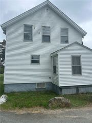 2 Birch Street, Tiverton, RI 02878