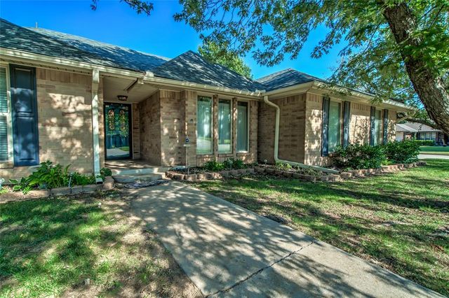 1301 Sylvan Sand, Yukon, OK 73099