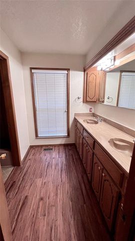 1301 Sylvan Sand, Yukon, OK 73099