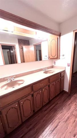 1301 Sylvan Sand, Yukon, OK 73099