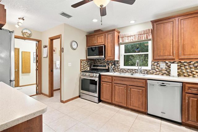 38700 LAKEVIEW DRIVE, Lady Lake, FL 32159